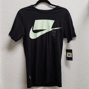 NWT | Nike Men's t-shirt